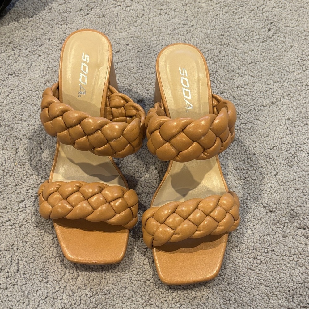 Soda Women's Brown Braided Sandals 1 Inch 7.5 size